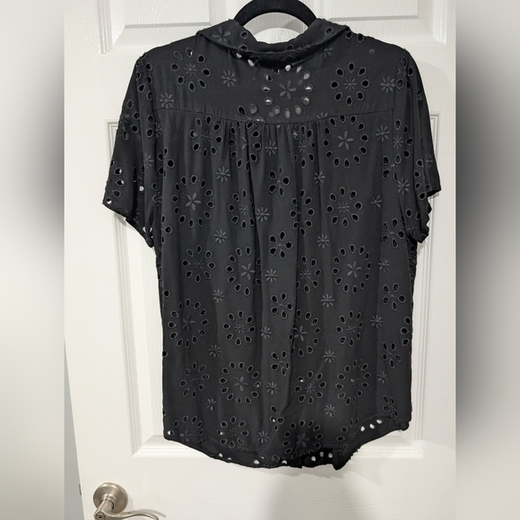 Torrid Deep Black Eyelet Button-Up Shirt in Size 1 (14/16) - Picture 7 of 10